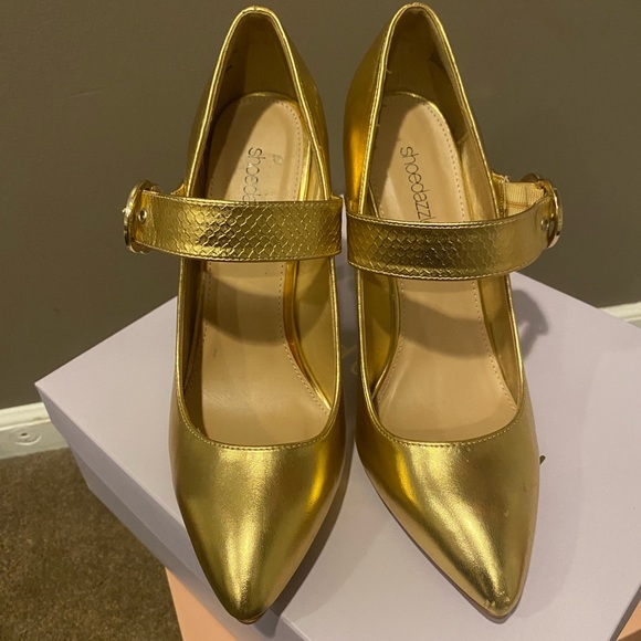 Gold pointed toe heels with strap - Picture 3 of 5
